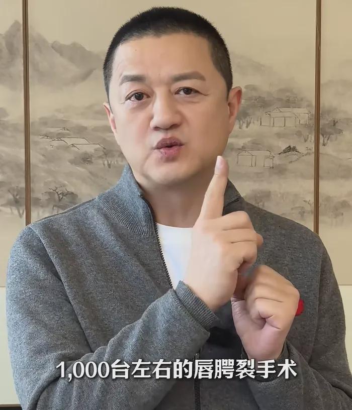 星空体育官方网站-李亚鹏接不住泼天流量,首场直播卖茶叶和紫砂壶,快急死网友了